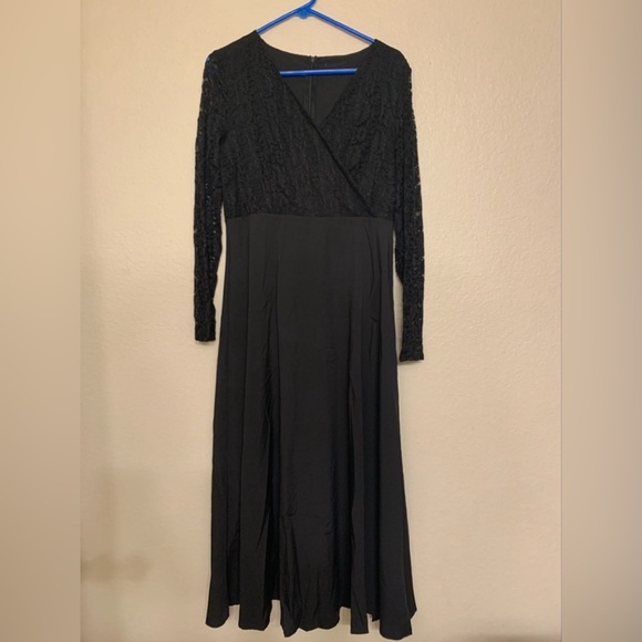 Dresses & Skirts - •NWOT Black Lace Maxi Dress•